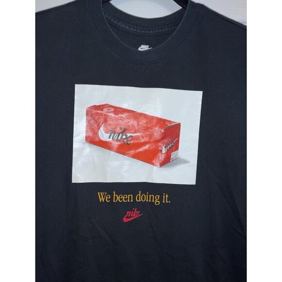 NIKE Tee We’ve Been Doing It Shoebox Black T-Shirt Size Small DV2656-010 - Picture 3 of 9